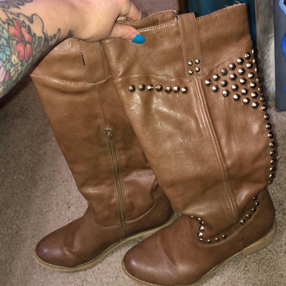 Boots - Picture 3 of 3